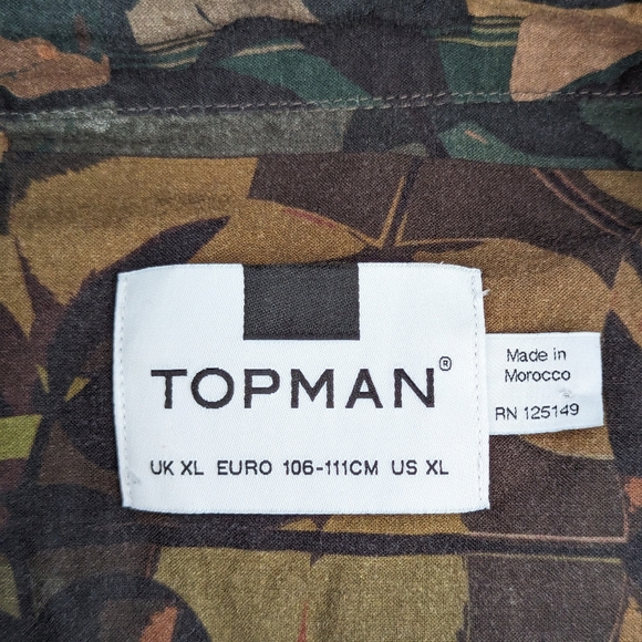 Short Sleeve Button Up with Squared Leaf and Floral Pattern - Picture 2 of 5